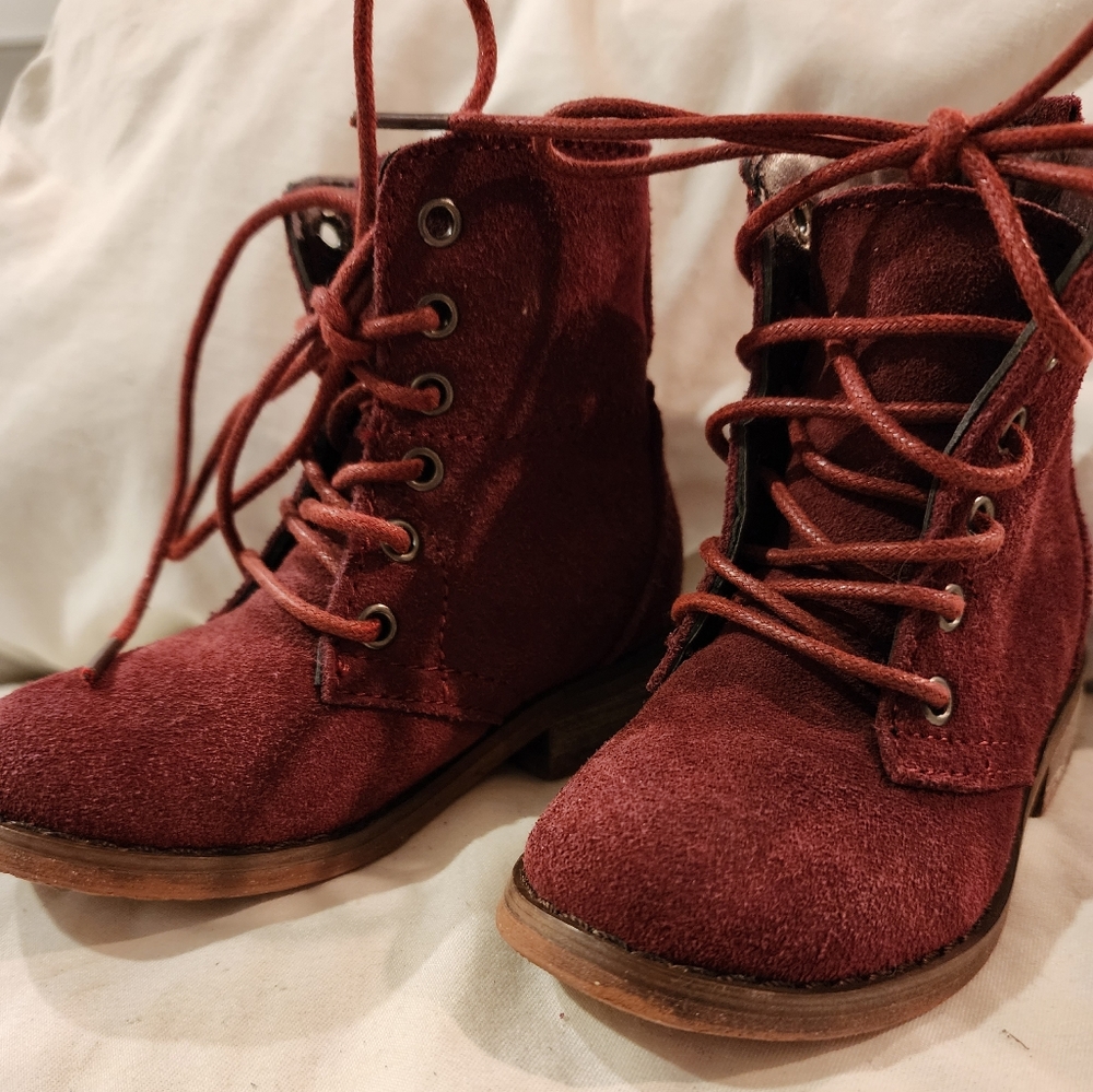 Target brand size 6 toddler burgundy suede feel boots